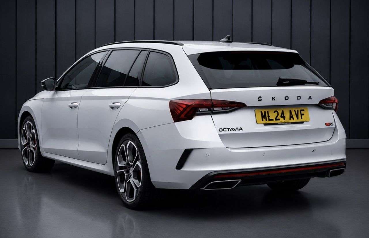 A 2024 SKODA OCTAVIA 2.0 TSI vRS Estate 5dr Petrol DSG Euro 6 (s/s) (245 ps) A 2024 SKODA OCTAVIA 2.0 TSI vRS Estate 5dr Petrol DSG Euro 6 (s/s) (245 ps)