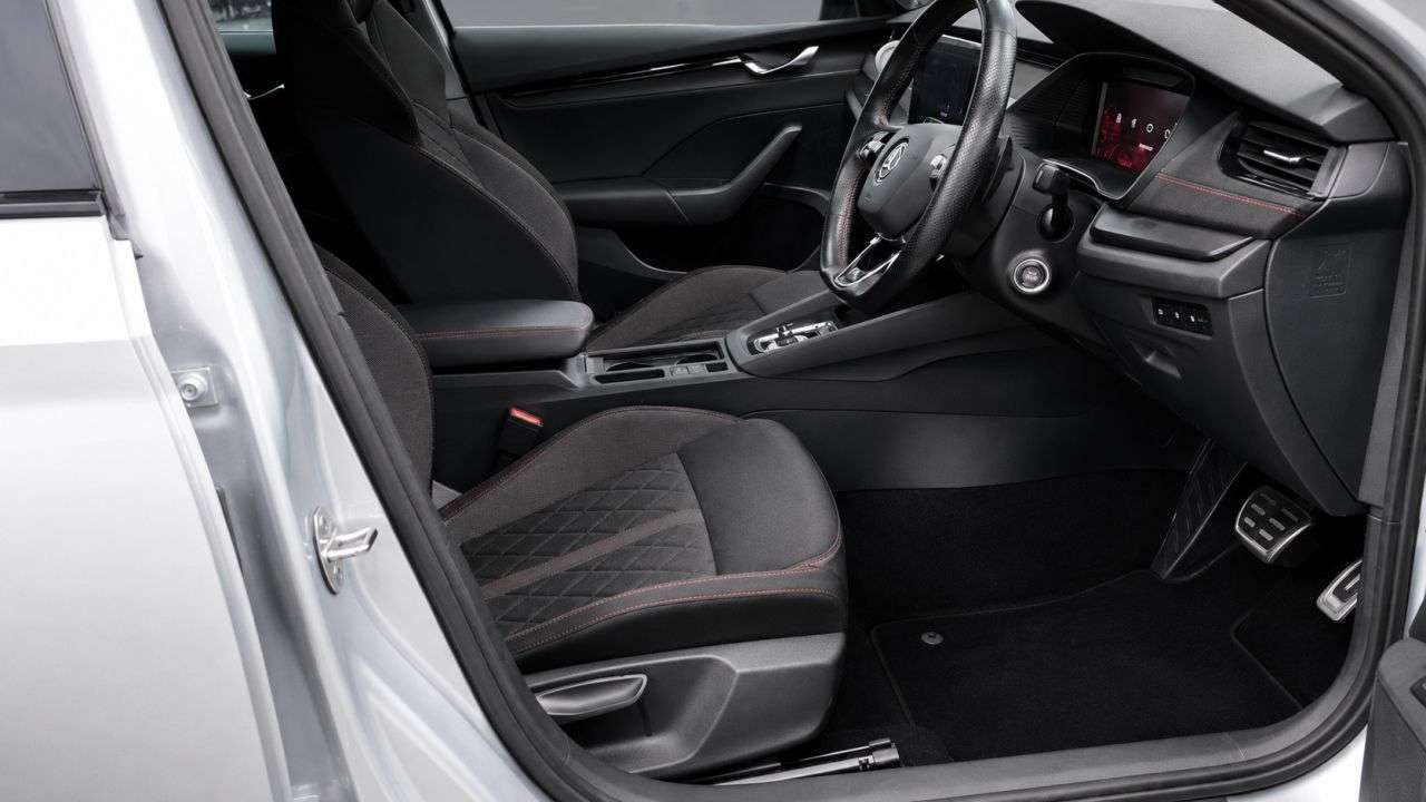 A 2024 SKODA OCTAVIA 2.0 TSI vRS Estate 5dr Petrol DSG Euro 6 (s/s) (245 ps) A 2024 SKODA OCTAVIA 2.0 TSI vRS Estate 5dr Petrol DSG Euro 6 (s/s) (245 ps)