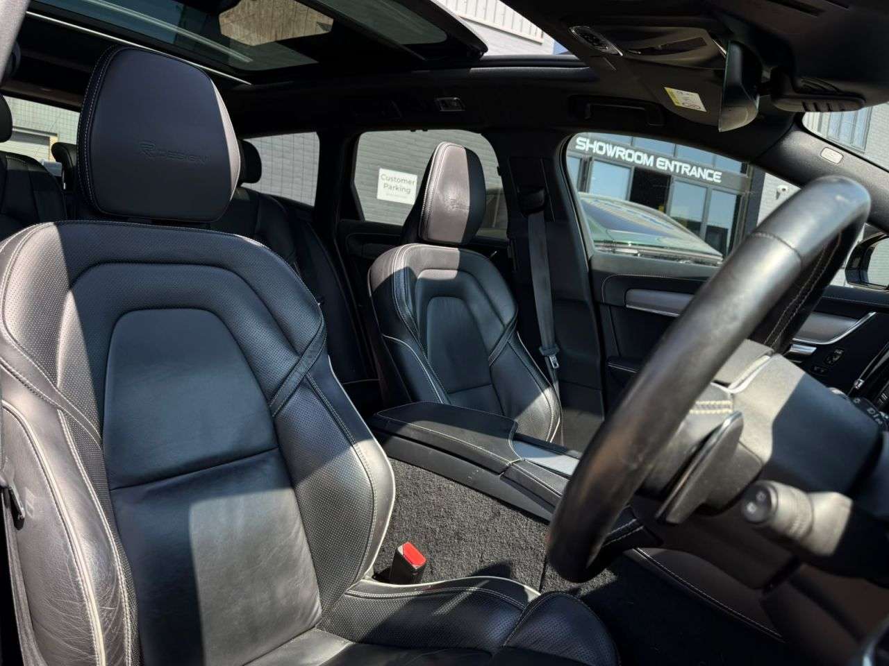 A 2020 VOLVO V90 2.0 D4 R-Design Plus Estate 5dr Diesel Auto Euro 6 (s/s) (190 ps) FINANCE+W A 2020 VOLVO V90 2.0 D4 R-Design Plus Estate 5dr Diesel Auto Euro 6 (s/s) (190 ps) FINANCE+W