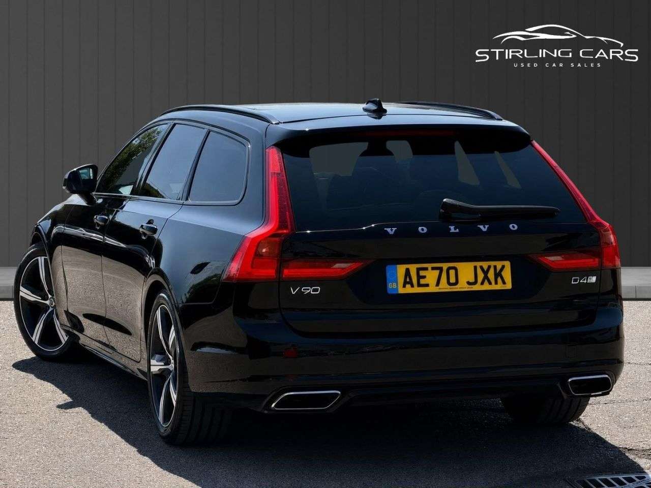 A 2020 VOLVO V90 2.0 D4 R-Design Plus Estate 5dr Diesel Auto Euro 6 (s/s) (190 ps) FINANCE+W A 2020 VOLVO V90 2.0 D4 R-Design Plus Estate 5dr Diesel Auto Euro 6 (s/s) (190 ps) FINANCE+W