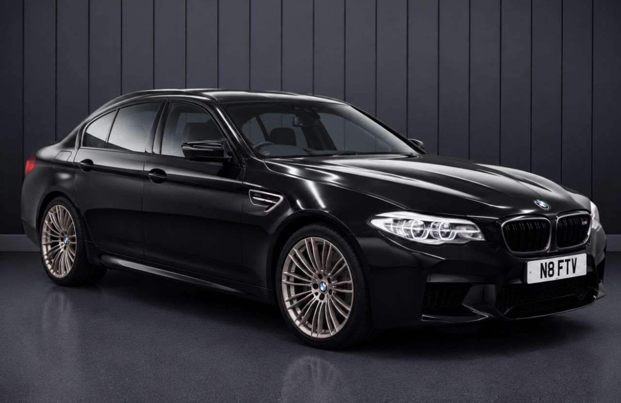 A 2013 BMW M5 4.4 V8 Saloon 4dr Petrol DCT Euro 5 (s/s) (560 ps) FINANCE+WARRANTY+SERVICE A 2013 BMW M5 4.4 V8 Saloon 4dr Petrol DCT Euro 5 (s/s) (560 ps) FINANCE+WARRANTY+SERVICE