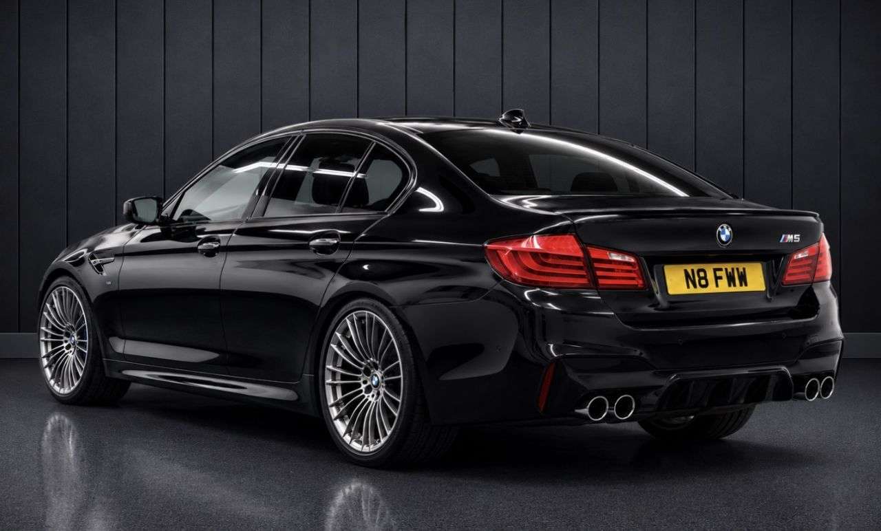 A 2013 BMW M5 4.4 V8 Saloon 4dr Petrol DCT Euro 5 (s/s) (560 ps) FINANCE+WARRANTY+SERVICE A 2013 BMW M5 4.4 V8 Saloon 4dr Petrol DCT Euro 5 (s/s) (560 ps) FINANCE+WARRANTY+SERVICE