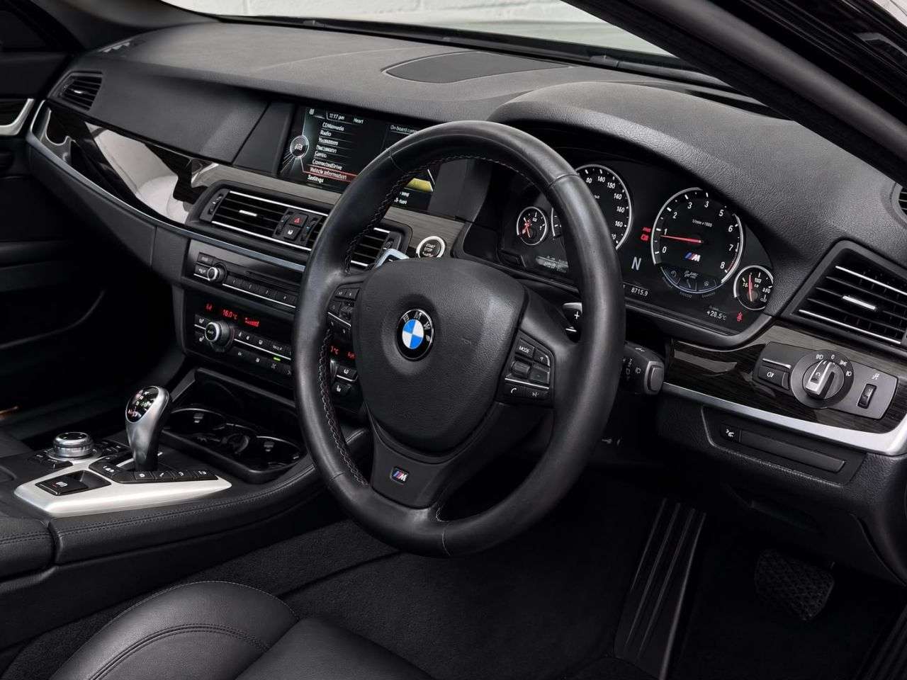 A 2013 BMW M5 4.4 V8 Saloon 4dr Petrol DCT Euro 5 (s/s) (560 ps) FINANCE+WARRANTY+SERVICE A 2013 BMW M5 4.4 V8 Saloon 4dr Petrol DCT Euro 5 (s/s) (560 ps) FINANCE+WARRANTY+SERVICE