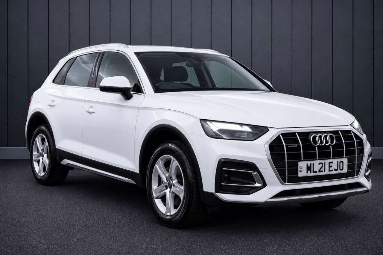A 2021 AUDI Q5 2.0 TDI 40 Sport SUV 5dr Diesel S Tronic quattro Euro 6 (s/s) (204 ps) FINA A 2021 AUDI Q5 2.0 TDI 40 Sport SUV 5dr Diesel S Tronic quattro Euro 6 (s/s) (204 ps) FINA