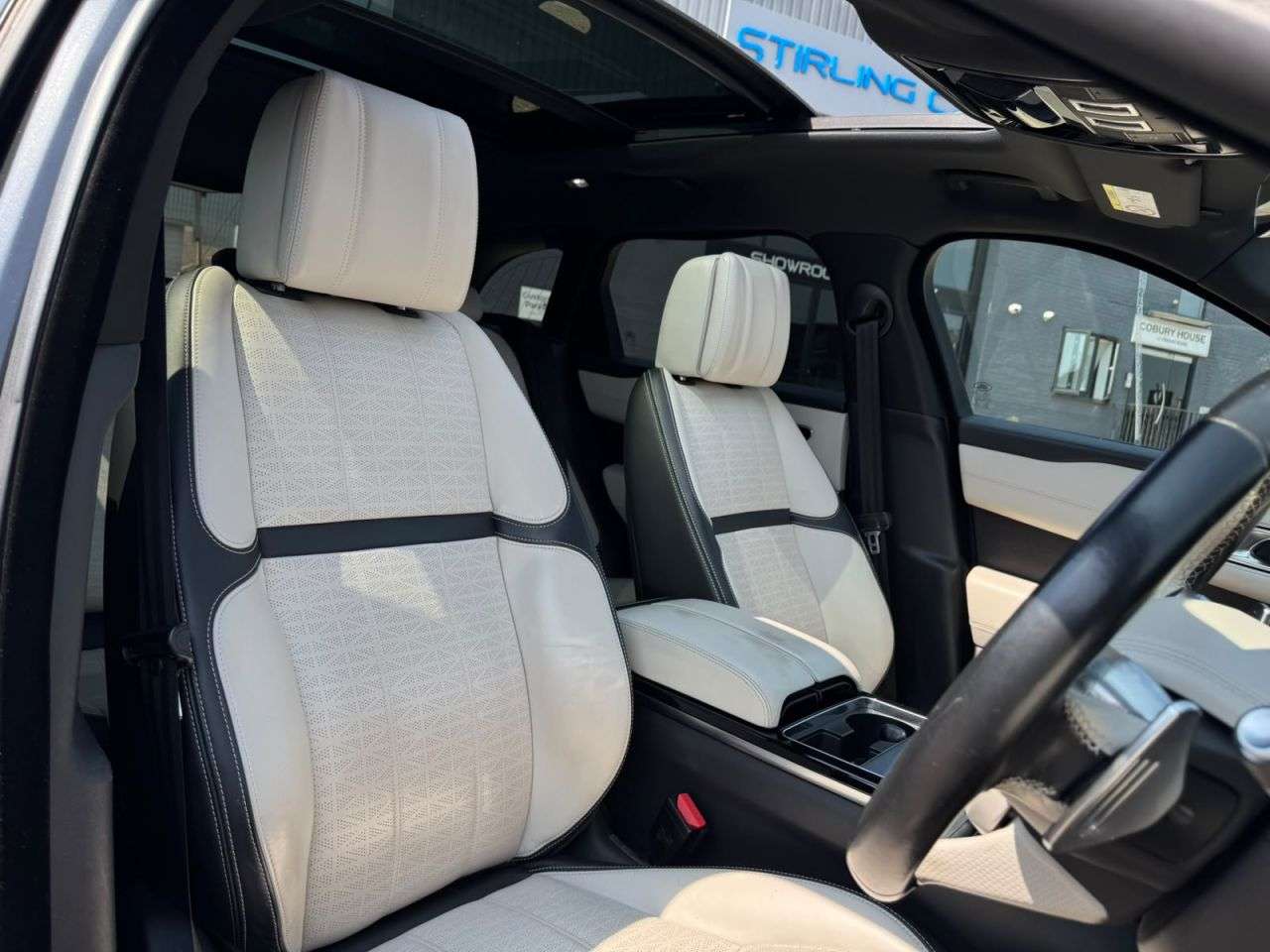 A 2017 LAND ROVER RANGE ROVER VELAR 3.0 Si6 V6 R-Dynamic HSE SUV 5dr Petrol Auto 4WD Euro 6 (s/s) (380 ps) FINA A 2017 LAND ROVER RANGE ROVER VELAR 3.0 Si6 V6 R-Dynamic HSE SUV 5dr Petrol Auto 4WD Euro 6 (s/s) (380 ps) FINA