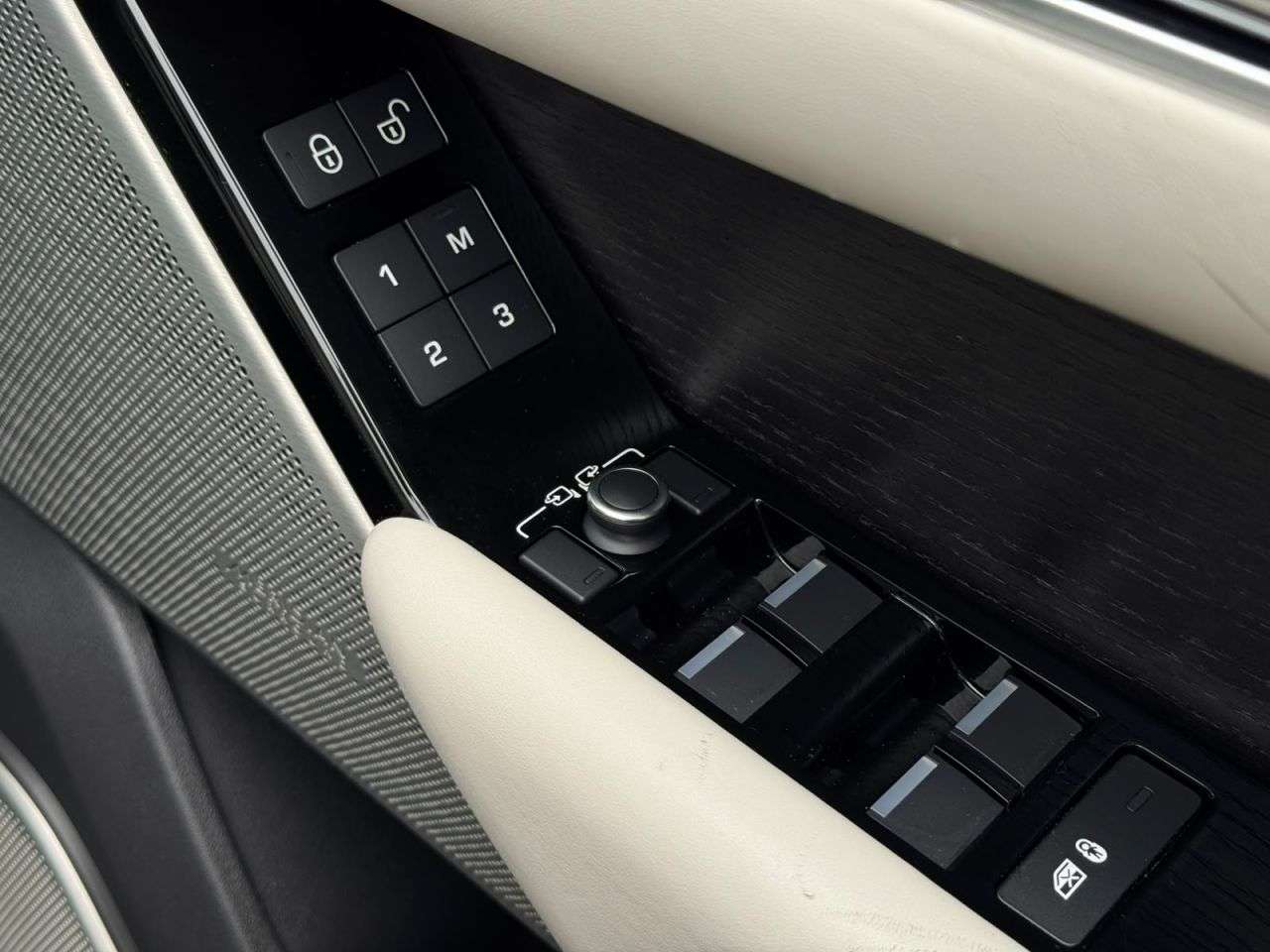2017 LAND ROVER RANGE ROVER VELAR 2017 LAND ROVER RANGE ROVER VELAR