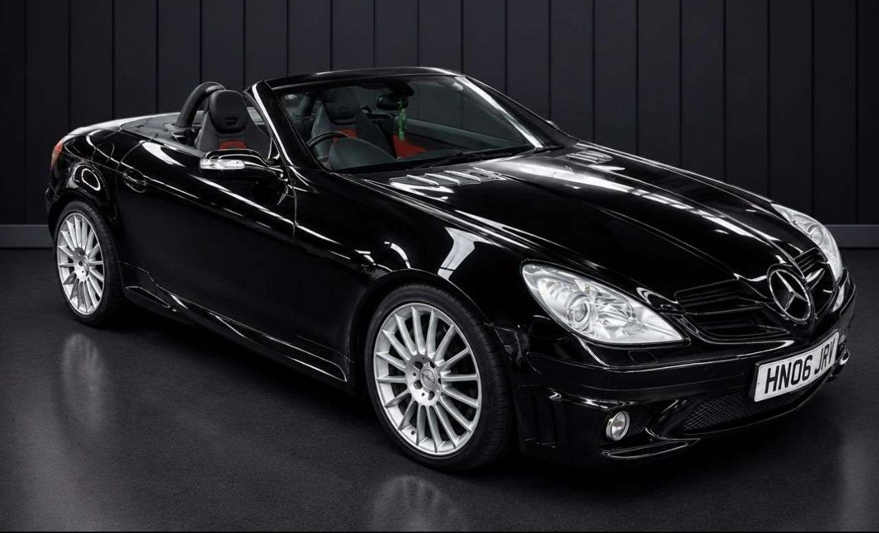 A 2006 MERCEDES-BENZ SLK 5.4 SLK55 AMG Convertible 2dr Petrol 7G-Tronic (288 g/km, 360 bhp) FINANCE+ A 2006 MERCEDES-BENZ SLK 5.4 SLK55 AMG Convertible 2dr Petrol 7G-Tronic (288 g/km, 360 bhp) FINANCE+