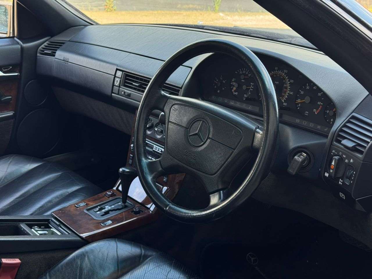 A 1993 MERCEDES-BENZ SL 3.0L 2d AUTO 190 BHP FINANCE+WARRANTY+SERVICE A 1993 MERCEDES-BENZ SL 3.0L 2d AUTO 190 BHP FINANCE+WARRANTY+SERVICE