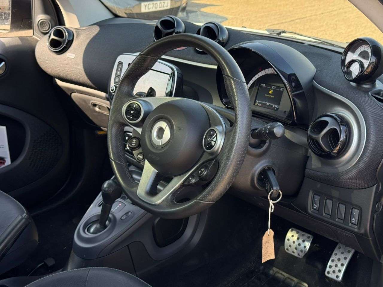 A 2016 SMART FORTWO 1.0 Edition White Coupe 2dr Petrol Twinamic Euro 6 (s/s) (71 ps) FINANCE+WA A 2016 SMART FORTWO 1.0 Edition White Coupe 2dr Petrol Twinamic Euro 6 (s/s) (71 ps) FINANCE+WA