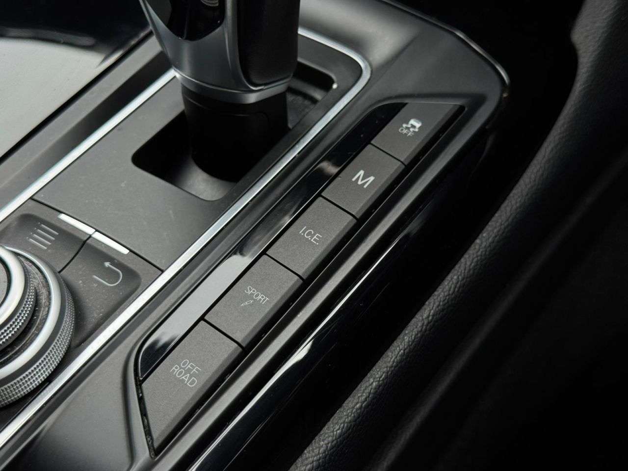 2017 MASERATI LEVANTE 2017 MASERATI LEVANTE