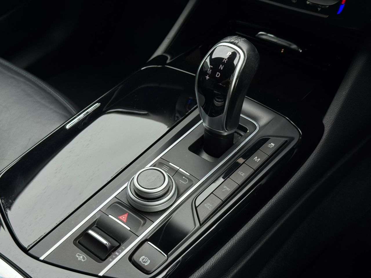 2017 MASERATI LEVANTE 2017 MASERATI LEVANTE