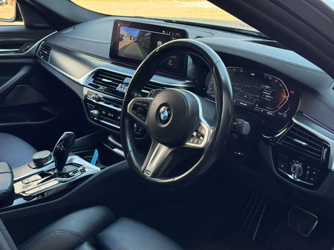 A 2021 BMW 5 SERIES 2.0 520d MHT M Sport Saloon 4dr Diesel Hybrid Steptronic Euro 6 (s/s) (190 A 2021 BMW 5 SERIES 2.0 520d MHT M Sport Saloon 4dr Diesel Hybrid Steptronic Euro 6 (s/s) (190