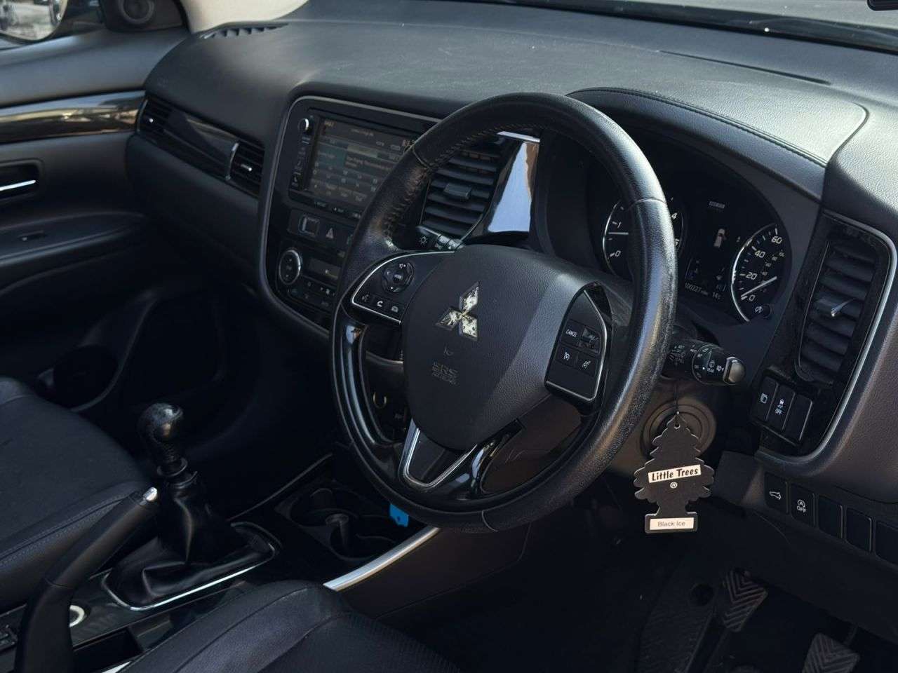 A 2017 MITSUBISHI OUTLANDER 2.2 DI-D 4 SUV 5dr Diesel Manual 4WD Euro 6 (s/s) (147 ps) A 2017 MITSUBISHI OUTLANDER 2.2 DI-D 4 SUV 5dr Diesel Manual 4WD Euro 6 (s/s) (147 ps)
