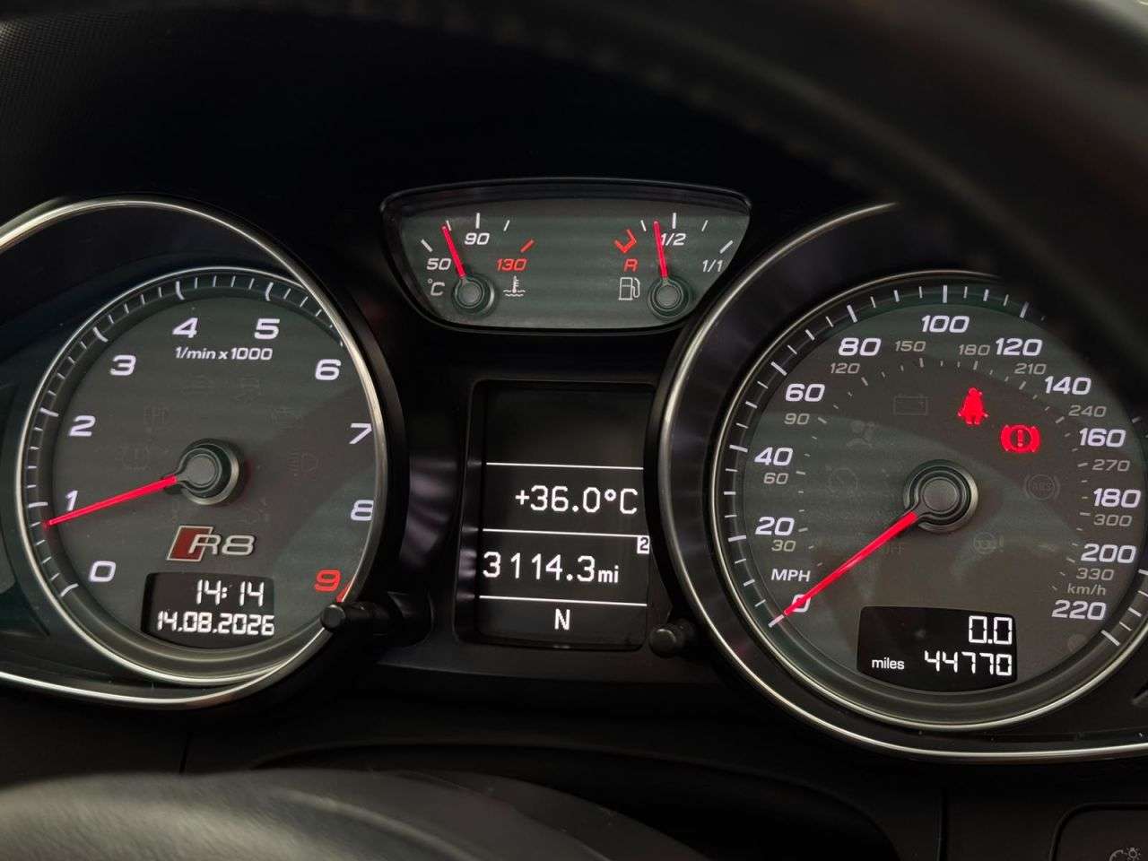 2014 AUDI R8 2014 AUDI R8
