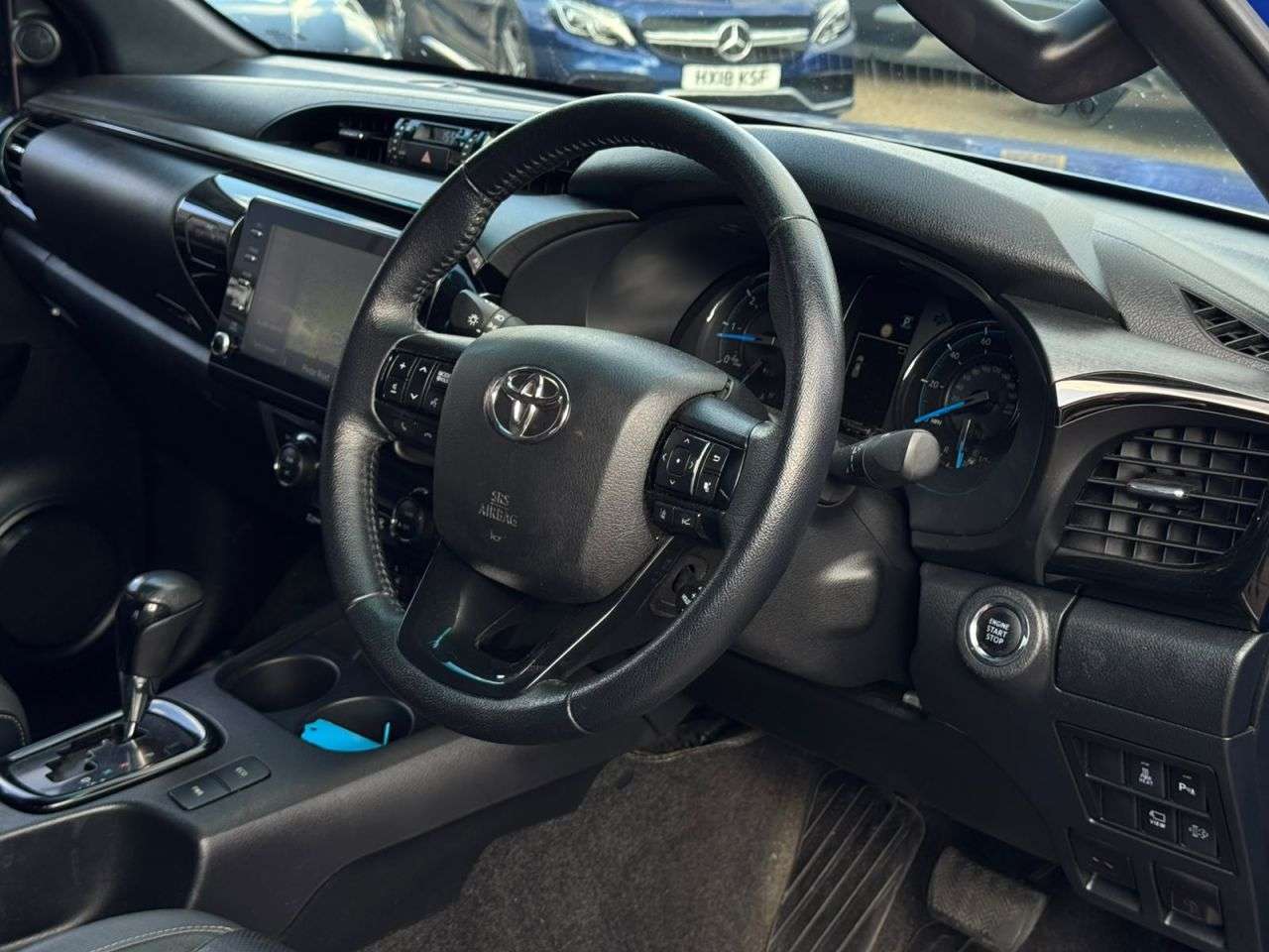 A 2022 TOYOTA HI-LUX 2.8 D-4D Invincible X Pickup Double Cab 4dr Diesel Auto 4WD Euro 6 (s/s) (2 A 2022 TOYOTA HI-LUX 2.8 D-4D Invincible X Pickup Double Cab 4dr Diesel Auto 4WD Euro 6 (s/s) (2