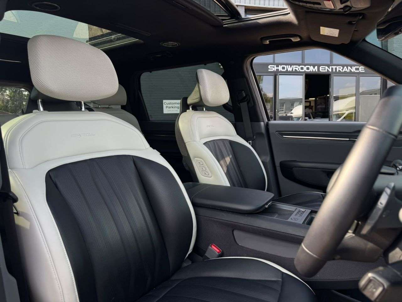A 2024 KIA EV9 99.8kWh GT-Line S SUV 5dr Electric Auto AWD (7 Seat) (378 bhp) FINANCE+WARR A 2024 KIA EV9 99.8kWh GT-Line S SUV 5dr Electric Auto AWD (7 Seat) (378 bhp) FINANCE+WARR