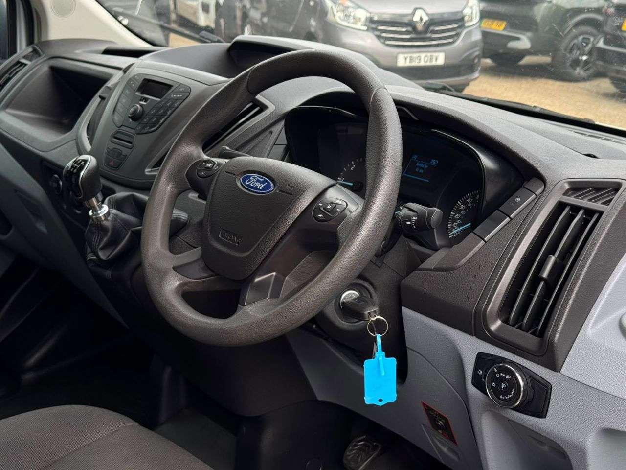 A 2020 FORD TRANSIT 2.0 350 EcoBlue Chassis Cab 2dr Diesel Manual RWD L4 H1 Euro 6 (130 ps) FIN A 2020 FORD TRANSIT 2.0 350 EcoBlue Chassis Cab 2dr Diesel Manual RWD L4 H1 Euro 6 (130 ps) FIN