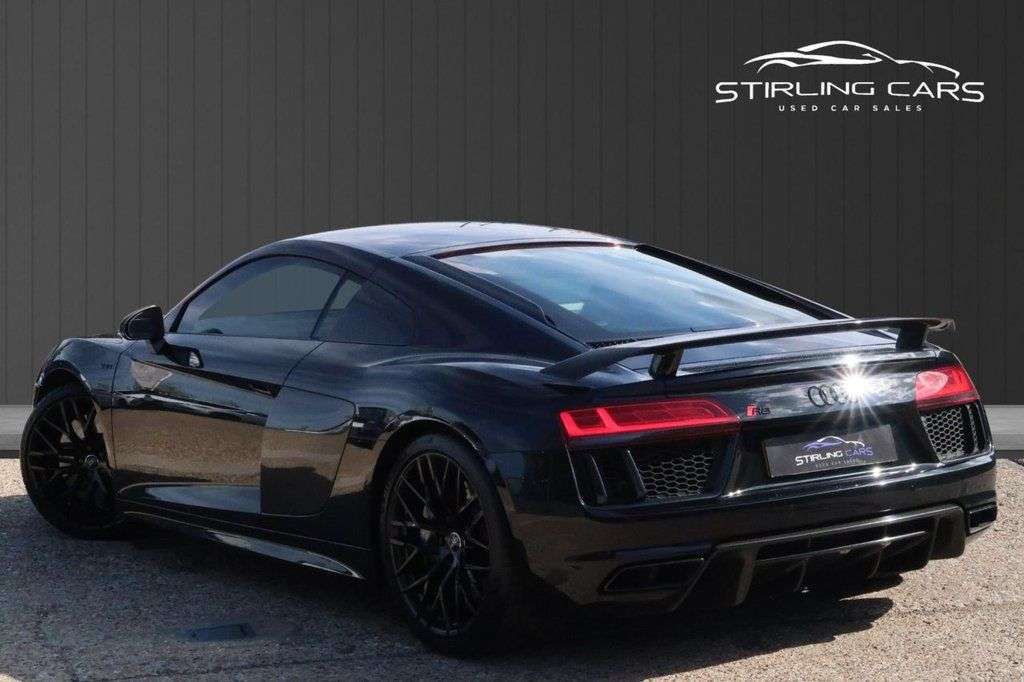 A 2017 AUDI R8 5.2 FSI V10 Plus Coupe 2dr Petrol S Tronic quattro Euro 6 (s/s) (610 ps) FI A 2017 AUDI R8 5.2 FSI V10 Plus Coupe 2dr Petrol S Tronic quattro Euro 6 (s/s) (610 ps) FI