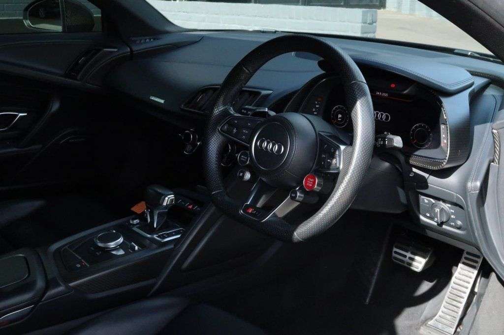 A 2017 AUDI R8 5.2 FSI V10 Plus Coupe 2dr Petrol S Tronic quattro Euro 6 (s/s) (610 ps) FI A 2017 AUDI R8 5.2 FSI V10 Plus Coupe 2dr Petrol S Tronic quattro Euro 6 (s/s) (610 ps) FI