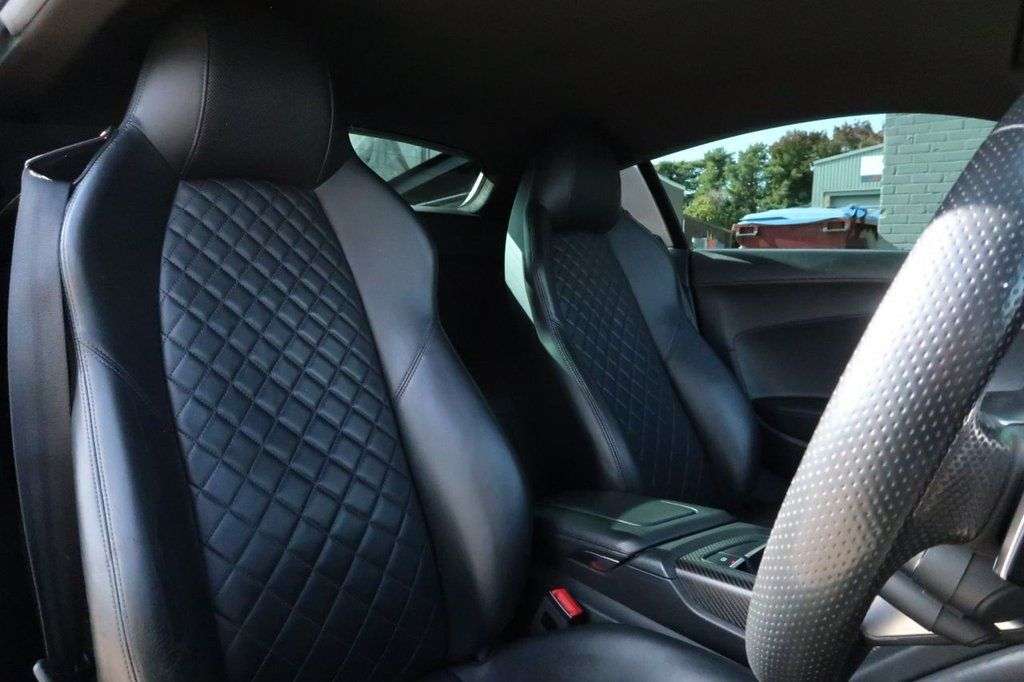 A 2017 AUDI R8 5.2 FSI V10 Plus Coupe 2dr Petrol S Tronic quattro Euro 6 (s/s) (610 ps) FI A 2017 AUDI R8 5.2 FSI V10 Plus Coupe 2dr Petrol S Tronic quattro Euro 6 (s/s) (610 ps) FI