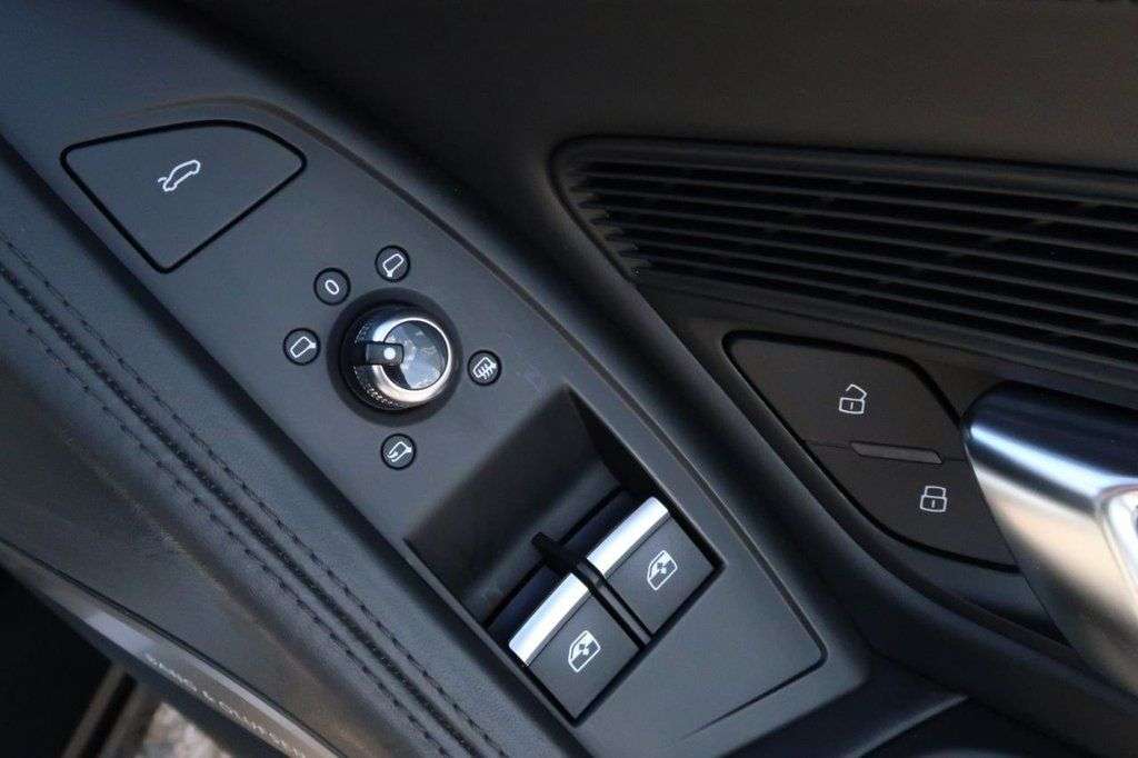 2017 AUDI R8 2017 AUDI R8