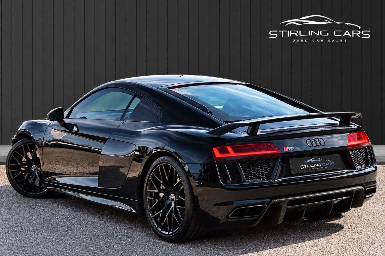 A 2017 AUDI R8 5.2 FSI V10 Plus Coupe 2dr Petrol S Tronic quattro Euro 6 (s/s) (610 ps) FI A 2017 AUDI R8 5.2 FSI V10 Plus Coupe 2dr Petrol S Tronic quattro Euro 6 (s/s) (610 ps) FI