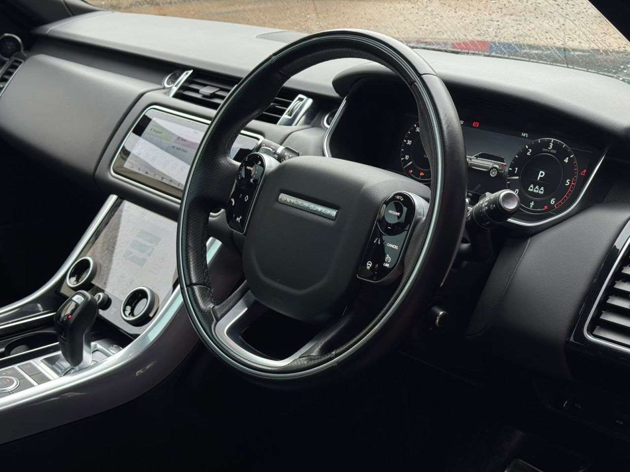 A 2022 LAND ROVER RANGE ROVER SPORT 3.0 D300 MHEV HSE Dynamic Black SUV 5dr Diesel Auto 4WD Euro 6 (s/s) (300 p A 2022 LAND ROVER RANGE ROVER SPORT 3.0 D300 MHEV HSE Dynamic Black SUV 5dr Diesel Auto 4WD Euro 6 (s/s) (300 p