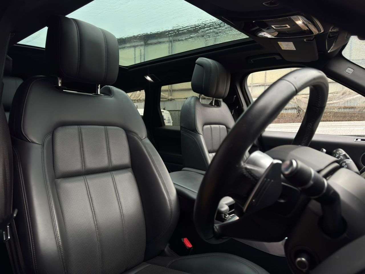 A 2022 LAND ROVER RANGE ROVER SPORT 3.0 D300 MHEV HSE Dynamic Black SUV 5dr Diesel Auto 4WD Euro 6 (s/s) (300 p A 2022 LAND ROVER RANGE ROVER SPORT 3.0 D300 MHEV HSE Dynamic Black SUV 5dr Diesel Auto 4WD Euro 6 (s/s) (300 p