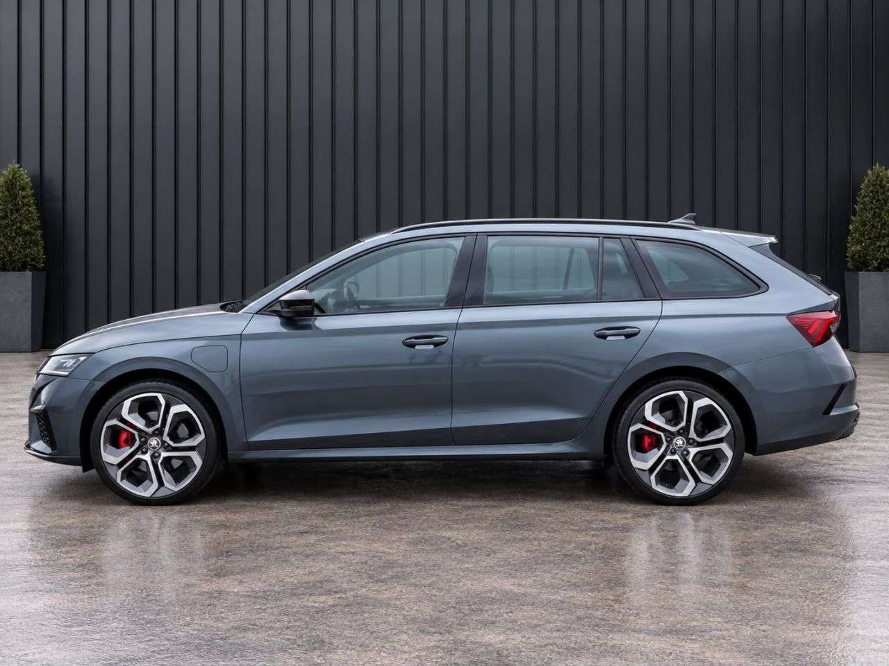 A 2021 SKODA OCTAVIA 1.4 TSI iV 13kWh vRS Estate 5dr Petrol Plug-in Hybrid DSG Euro 6 (s/s) (245 A 2021 SKODA OCTAVIA 1.4 TSI iV 13kWh vRS Estate 5dr Petrol Plug-in Hybrid DSG Euro 6 (s/s) (245