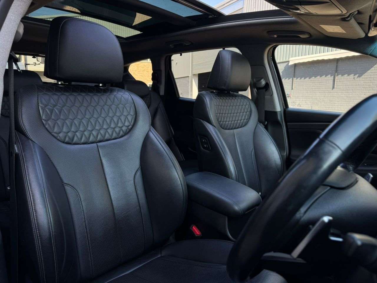 A 2018 HYUNDAI SANTA FE 2.2 CRDi Premium SE SUV 5dr Diesel Auto 4WD Euro 6 (s/s) 7 Seat (200 ps) FI A 2018 HYUNDAI SANTA FE 2.2 CRDi Premium SE SUV 5dr Diesel Auto 4WD Euro 6 (s/s) 7 Seat (200 ps) FI