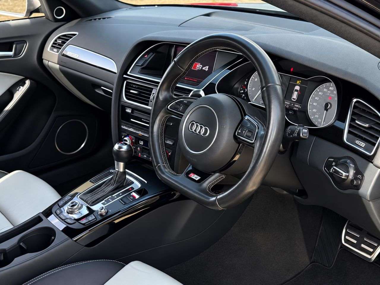 A 2014 AUDI S4 AVANT 3.0 TFSI V6 Black Edition Estate 5dr Petrol S Tronic quattro Euro 5 (s/s) ( A 2014 AUDI S4 AVANT 3.0 TFSI V6 Black Edition Estate 5dr Petrol S Tronic quattro Euro 5 (s/s) (