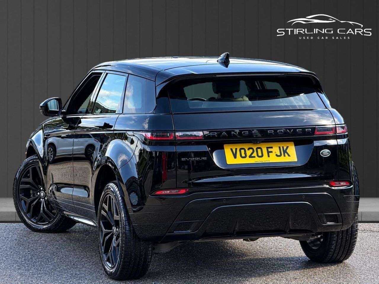 A 2020 LAND ROVER RANGE ROVER EVOQUE 2.0 P250 MHEV R-Dynamic SE SUV 5dr Petrol Auto 4WD Euro 6 (s/s) (249 ps) FI A 2020 LAND ROVER RANGE ROVER EVOQUE 2.0 P250 MHEV R-Dynamic SE SUV 5dr Petrol Auto 4WD Euro 6 (s/s) (249 ps) FI