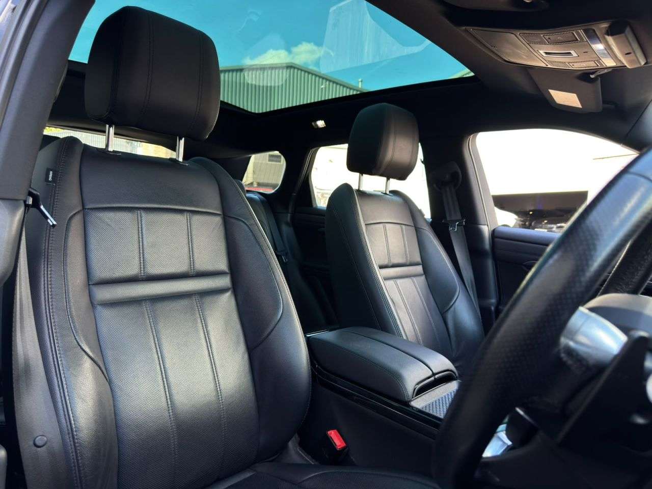 A 2020 LAND ROVER RANGE ROVER EVOQUE 2.0 P250 MHEV R-Dynamic SE SUV 5dr Petrol Auto 4WD Euro 6 (s/s) (249 ps) FI A 2020 LAND ROVER RANGE ROVER EVOQUE 2.0 P250 MHEV R-Dynamic SE SUV 5dr Petrol Auto 4WD Euro 6 (s/s) (249 ps) FI