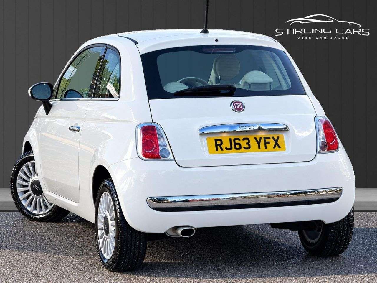 A 2014 FIAT 500 1.2 Lounge Hatchback 3dr Petrol Manual Euro 6 (s/s) (69 bhp) FINANCE+WARRAN A 2014 FIAT 500 1.2 Lounge Hatchback 3dr Petrol Manual Euro 6 (s/s) (69 bhp) FINANCE+WARRAN