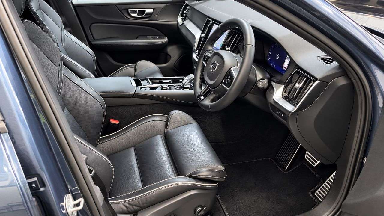 2023 VOLVO V60 2023 VOLVO V60