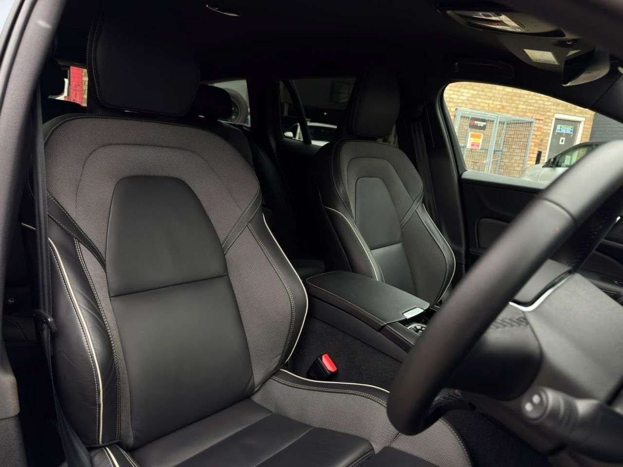A 2023 VOLVO V60 2.0h T6 Recharge 18.8kWh Plus Dark Estate 5dr Petrol Plug-in Hybrid Auto AW A 2023 VOLVO V60 2.0h T6 Recharge 18.8kWh Plus Dark Estate 5dr Petrol Plug-in Hybrid Auto AW
