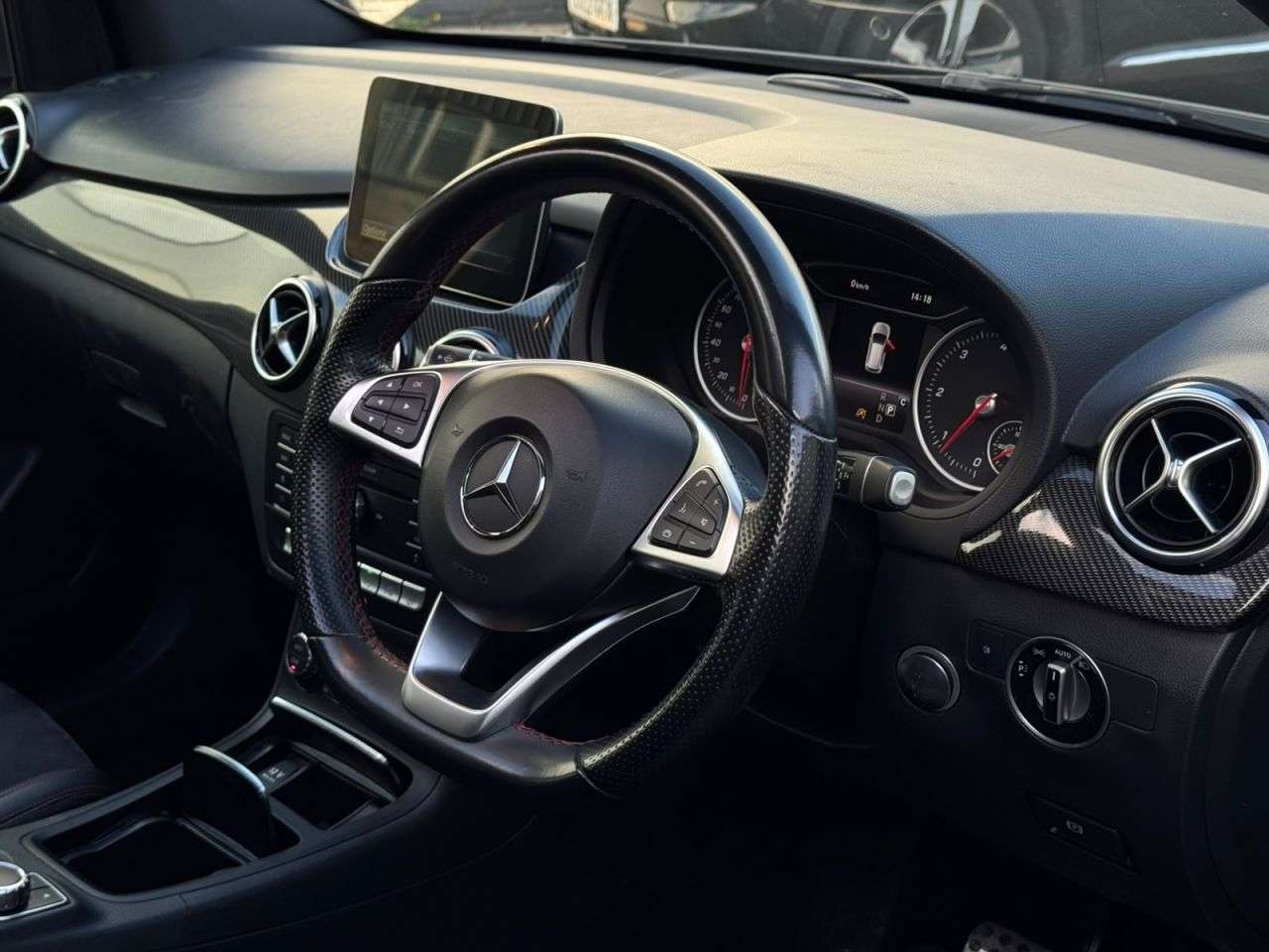 A 2018 MERCEDES-BENZ B CLASS 2.1 B200d AMG Line (Premium Plus) MPV 5dr Diesel 7G-DCT Euro 6 (s/s) (136 p A 2018 MERCEDES-BENZ B CLASS 2.1 B200d AMG Line (Premium Plus) MPV 5dr Diesel 7G-DCT Euro 6 (s/s) (136 p