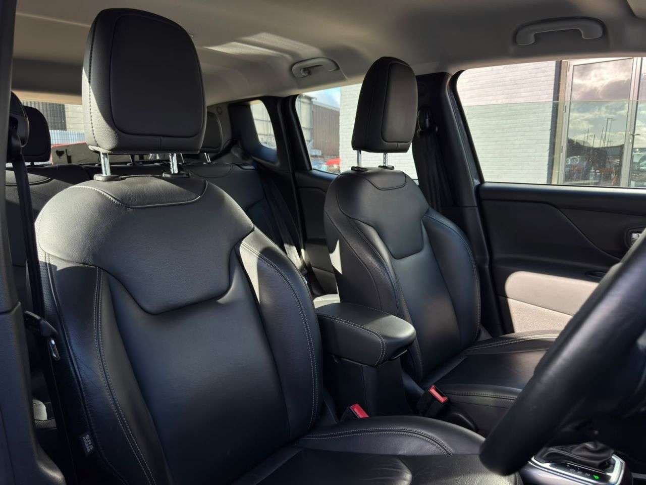 A 2021 JEEP RENEGADE 1.3 GSE T4 Limited SUV 5dr Petrol DDCT Euro 6 (s/s) (150 ps) FINANCE+WARRAN A 2021 JEEP RENEGADE 1.3 GSE T4 Limited SUV 5dr Petrol DDCT Euro 6 (s/s) (150 ps) FINANCE+WARRAN