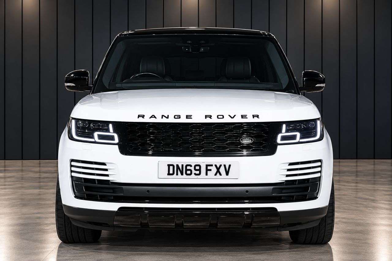 A 2019 LAND ROVER RANGE ROVER 3.0 SD V6 Vogue SE SUV 5dr Diesel Auto 4WD Euro 6 (s/s) (275 ps) FINANCE+WA A 2019 LAND ROVER RANGE ROVER 3.0 SD V6 Vogue SE SUV 5dr Diesel Auto 4WD Euro 6 (s/s) (275 ps) FINANCE+WA