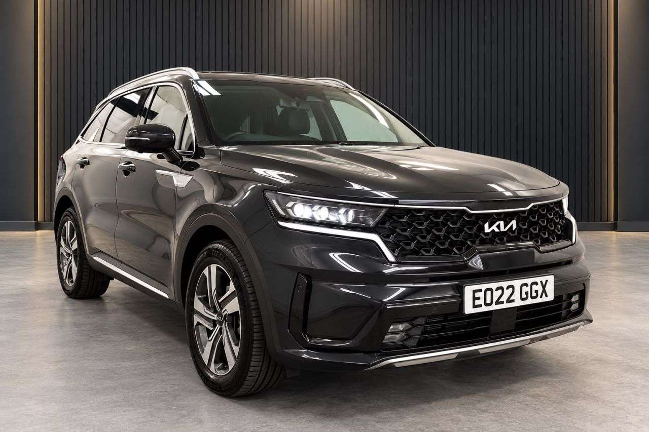 A 2022 KIA SORENTO 1.6 h T-GDi 4 SUV 5dr Petrol Hybrid Auto AWD Euro 6 (s/s) (226 bhp) A 2022 KIA SORENTO 1.6 h T-GDi 4 SUV 5dr Petrol Hybrid Auto AWD Euro 6 (s/s) (226 bhp)
