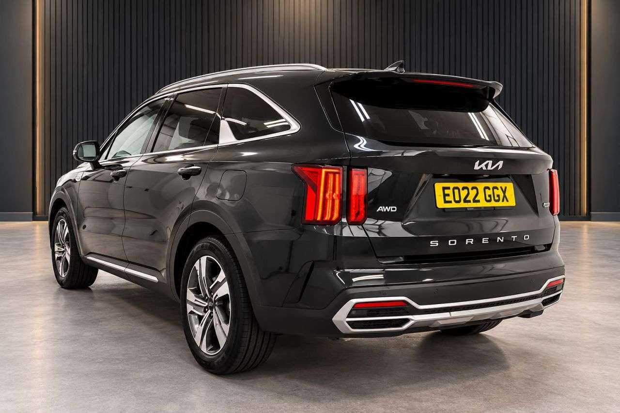 A 2022 KIA SORENTO 1.6 h T-GDi 4 SUV 5dr Petrol Hybrid Auto AWD Euro 6 (s/s) (226 bhp) A 2022 KIA SORENTO 1.6 h T-GDi 4 SUV 5dr Petrol Hybrid Auto AWD Euro 6 (s/s) (226 bhp)
