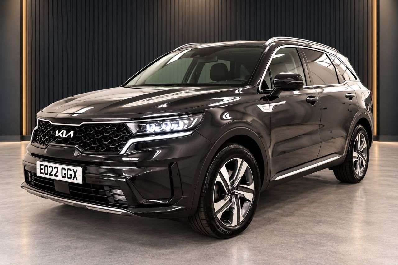 A 2022 KIA SORENTO 1.6 h T-GDi 4 SUV 5dr Petrol Hybrid Auto AWD Euro 6 (s/s) (226 bhp) A 2022 KIA SORENTO 1.6 h T-GDi 4 SUV 5dr Petrol Hybrid Auto AWD Euro 6 (s/s) (226 bhp)