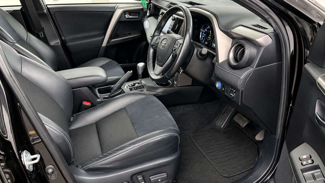 A 2016 TOYOTA RAV4 2.5 VVT-h Icon SUV 5dr Petrol Hybrid CVT 4WD Euro 6 (s/s) (Safety Sense) (1 A 2016 TOYOTA RAV4 2.5 VVT-h Icon SUV 5dr Petrol Hybrid CVT 4WD Euro 6 (s/s) (Safety Sense) (1