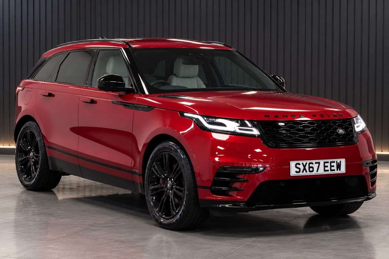A 2017 LAND ROVER RANGE ROVER VELAR 3.0 SD6 V6 R-Dynamic SE SUV 5dr Diesel Auto 4WD Euro 6 (s/s) (300 ps) A 2017 LAND ROVER RANGE ROVER VELAR 3.0 SD6 V6 R-Dynamic SE SUV 5dr Diesel Auto 4WD Euro 6 (s/s) (300 ps)