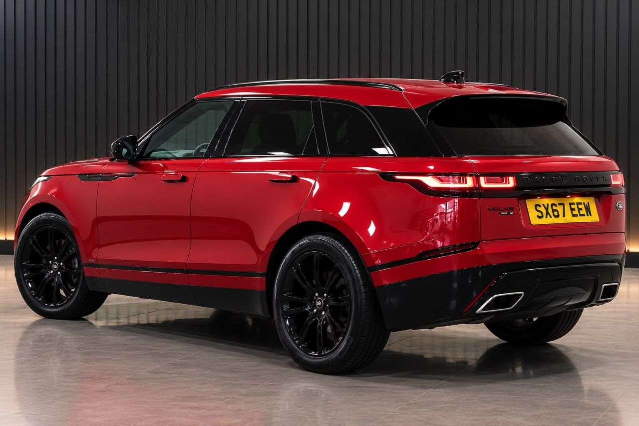 A 2017 LAND ROVER RANGE ROVER VELAR 3.0 SD6 V6 R-Dynamic SE SUV 5dr Diesel Auto 4WD Euro 6 (s/s) (300 ps) A 2017 LAND ROVER RANGE ROVER VELAR 3.0 SD6 V6 R-Dynamic SE SUV 5dr Diesel Auto 4WD Euro 6 (s/s) (300 ps)
