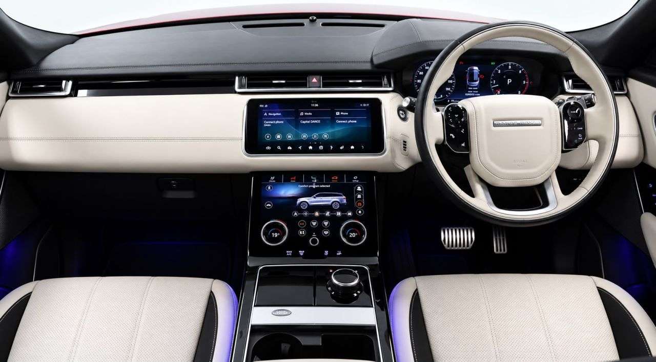 A 2017 LAND ROVER RANGE ROVER VELAR 3.0 SD6 V6 R-Dynamic SE SUV 5dr Diesel Auto 4WD Euro 6 (s/s) (300 ps) A 2017 LAND ROVER RANGE ROVER VELAR 3.0 SD6 V6 R-Dynamic SE SUV 5dr Diesel Auto 4WD Euro 6 (s/s) (300 ps)