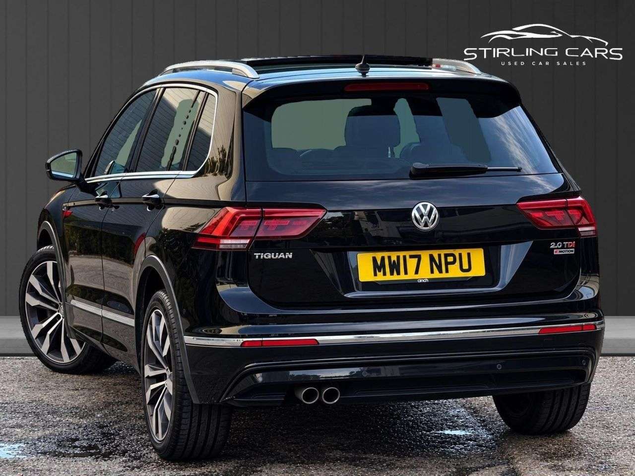 A 2017 VOLKSWAGEN TIGUAN 2.0 TDI BlueMotion Tech R-Line SUV 5dr Diesel DSG 4Motion Euro 6 (s/s) (190 A 2017 VOLKSWAGEN TIGUAN 2.0 TDI BlueMotion Tech R-Line SUV 5dr Diesel DSG 4Motion Euro 6 (s/s) (190