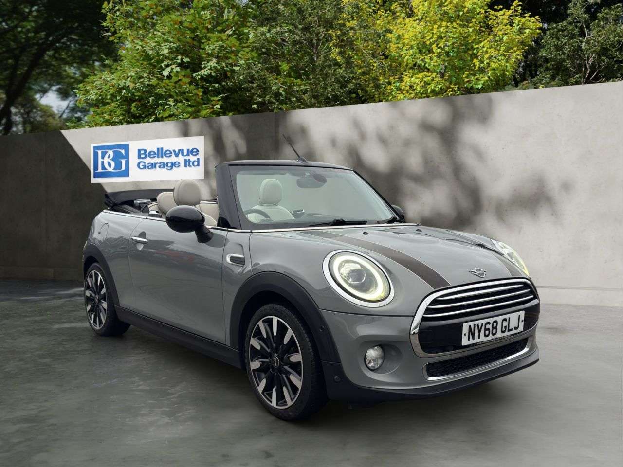 A 2018 MINI CONVERTIBLE 1.5 Cooper Exclusive Convertible 2dr Petrol Steptronic Euro 6 (s/s) (136 ps A 2018 MINI CONVERTIBLE 1.5 Cooper Exclusive Convertible 2dr Petrol Steptronic Euro 6 (s/s) (136 ps
