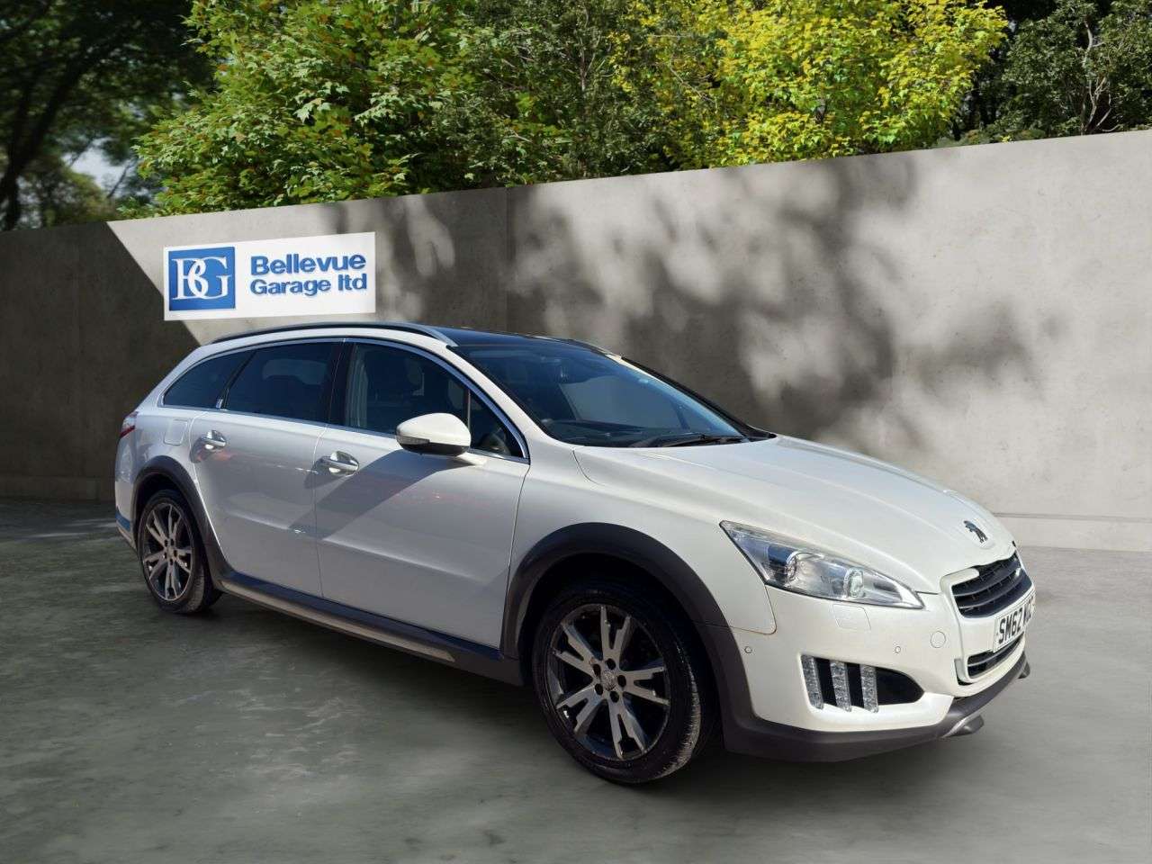 A 2013 PEUGEOT 508 SW 2.0 h e-HDi HYbrid4 RXH Estate 5dr Diesel Hybrid EGC 4WD Euro 5 (s/s) (200 A 2013 PEUGEOT 508 SW 2.0 h e-HDi HYbrid4 RXH Estate 5dr Diesel Hybrid EGC 4WD Euro 5 (s/s) (200
