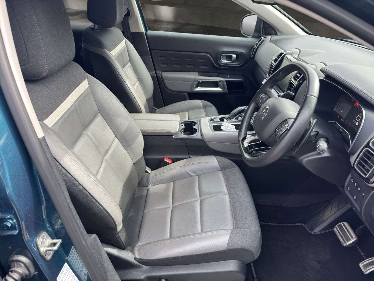 A 2021 CITROEN C5 AIRCROSS 1.2 PureTech Shine Plus SUV 5dr Petrol EAT8 Euro 6 (s/s) (130 ps) FULL CITR A 2021 CITROEN C5 AIRCROSS 1.2 PureTech Shine Plus SUV 5dr Petrol EAT8 Euro 6 (s/s) (130 ps) FULL CITR